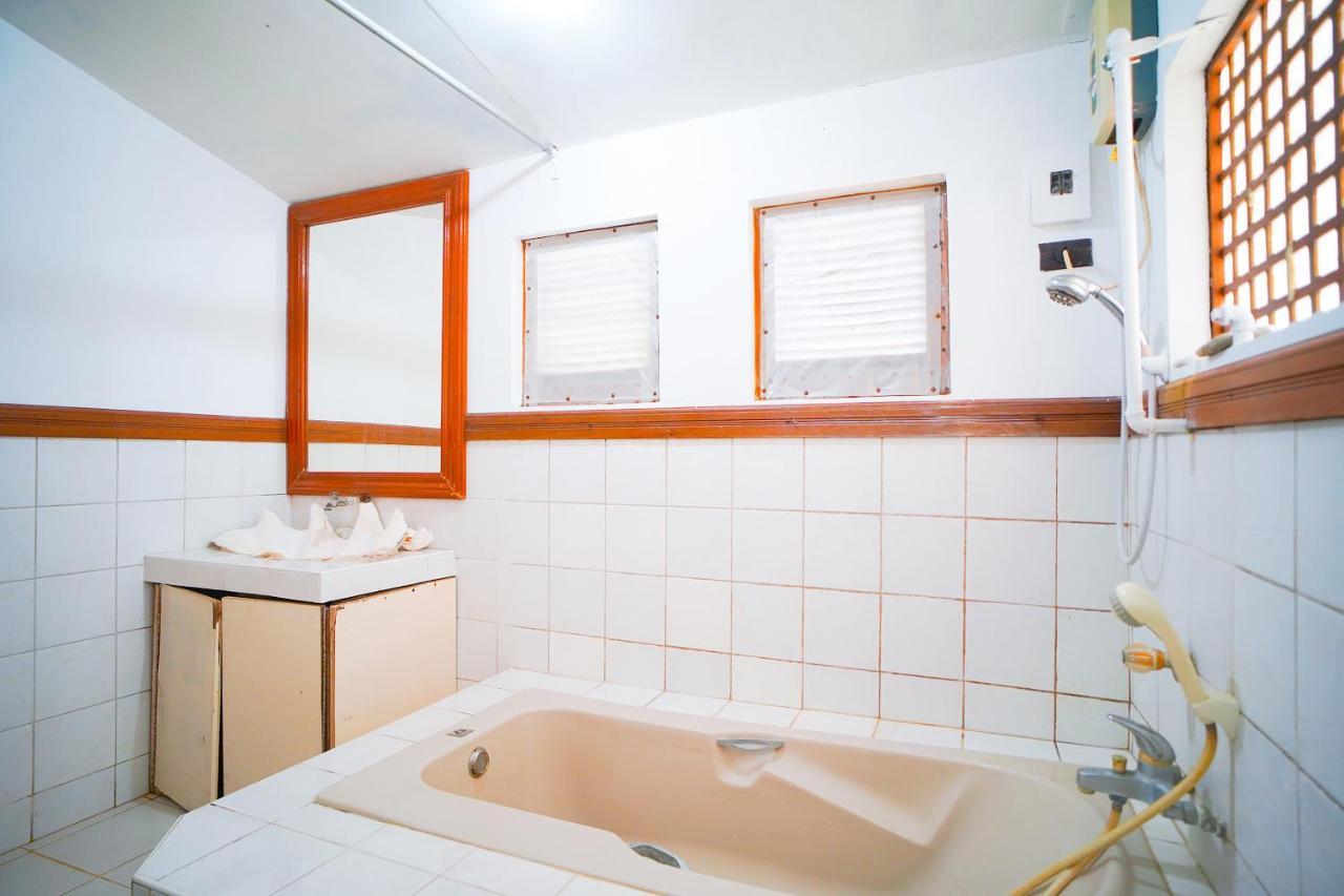 Oyo 775 Star Cove Bed And Breakfast Calaca Esterno foto